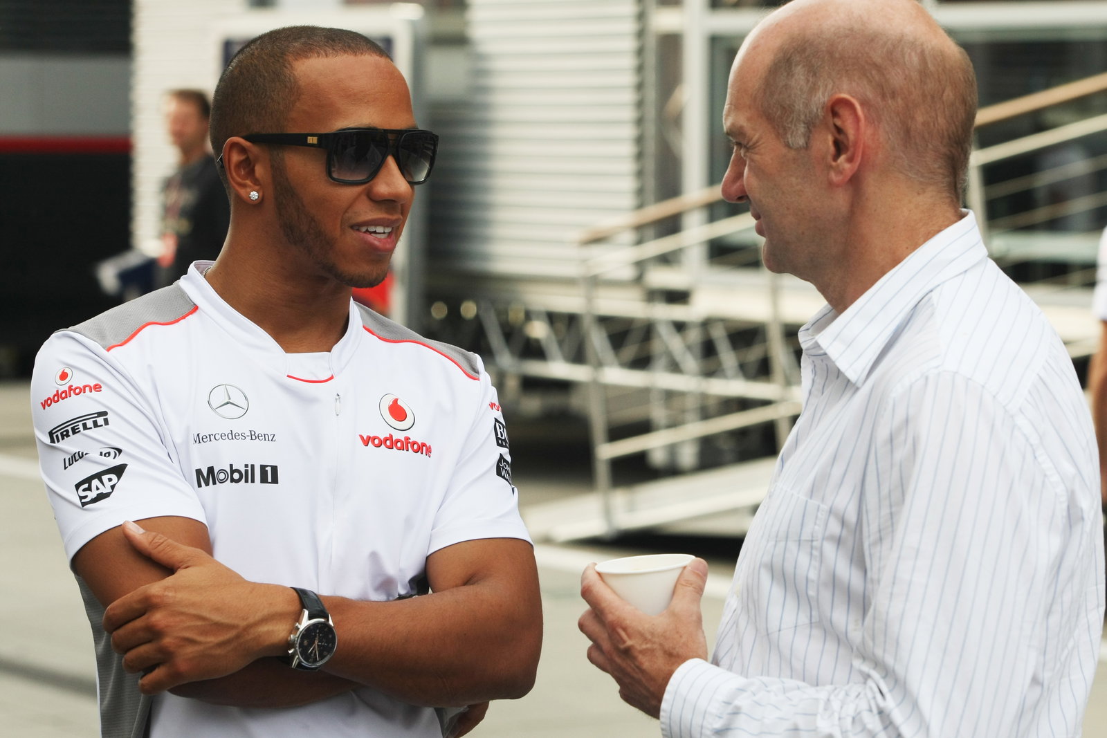 Lewis Hamilton speaks to Adrian Newey during his McLaren stint