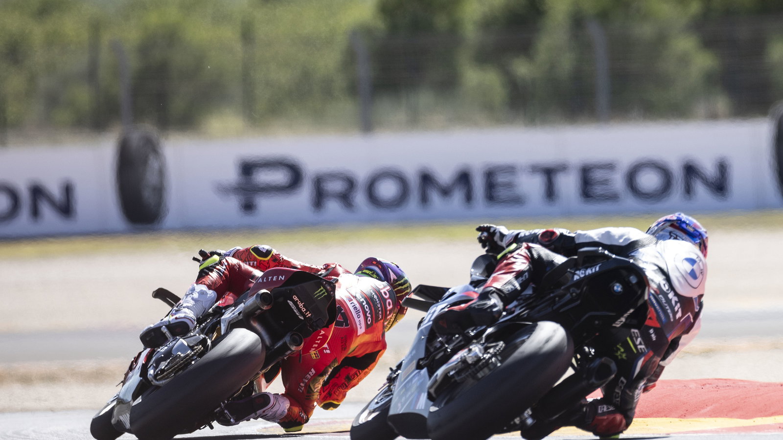 Alvaro Bautista leads Toprak Razgatlioglu, 2024 Aragon WorldSBK. Credit: Gold and Goose.