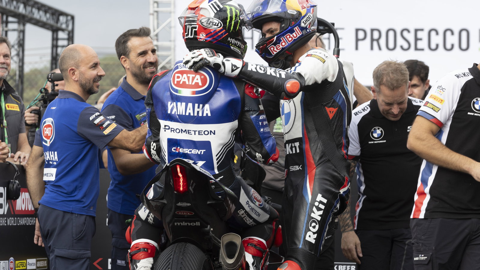 Jonathan Rea, Toprak Razgatlioglu, 2024 Estoril WorldSBK, parc ferme. Credit: Gold and Goose.