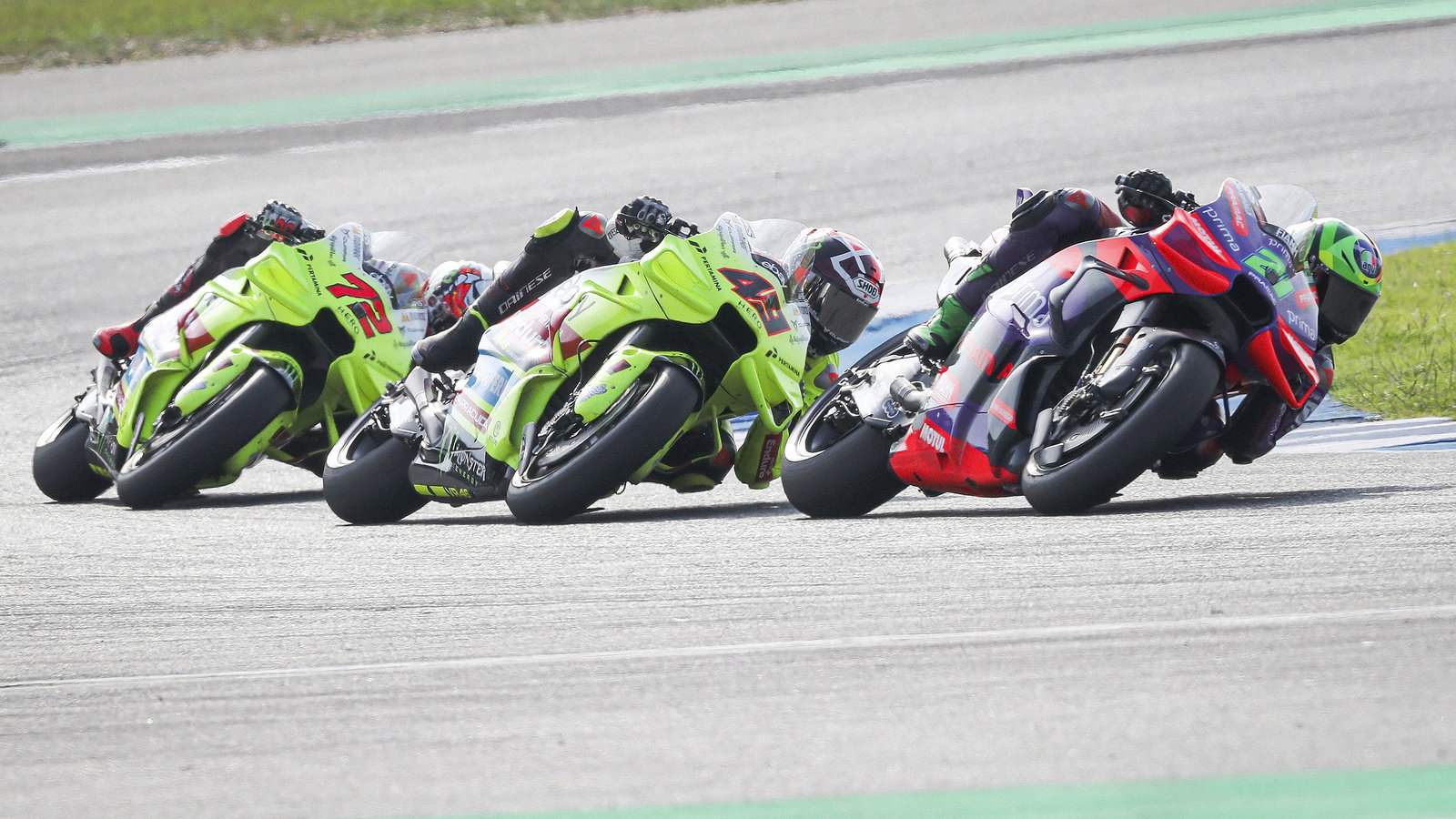 Franco Morbidelli leads Fabio Di Giannantonio, Marco Bezzecchi, 2024 MotoGP Thai Grand Prix. Credit: Gold and Goose.