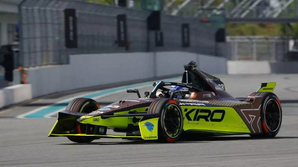 YouTuber Mr Beast crashes Formula E car in Miami event | Crash.net