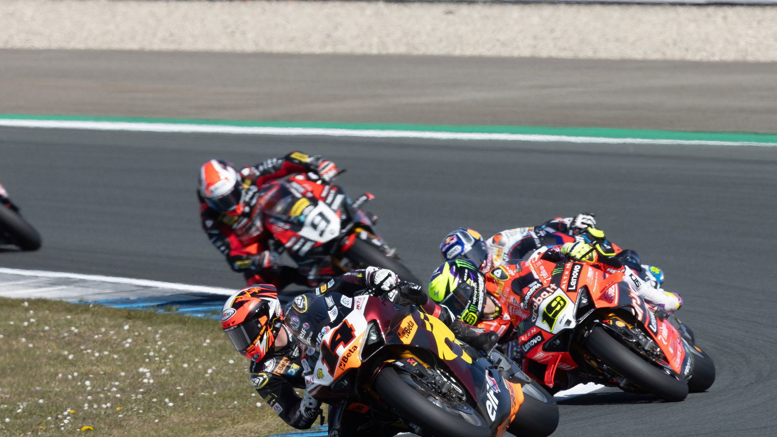 Sam Lowes, Alvaro Bautista, 2025 Dutch WorldSBK. Credit: Gold and Goose.