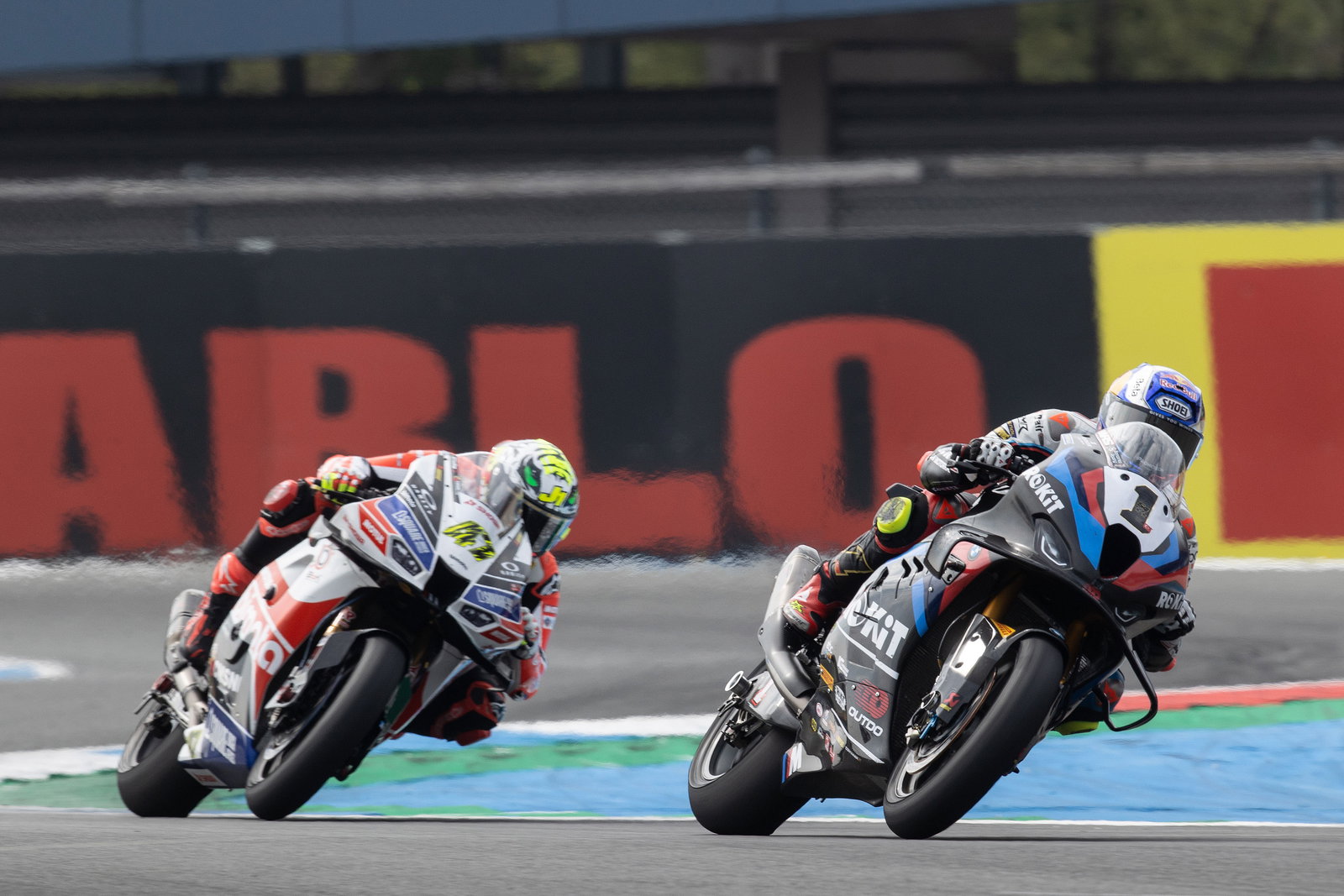 Toprak Razgatlioglu, Axel Bassani, 2025 Dutch WorldSBK. Credit: Gold and Goose.