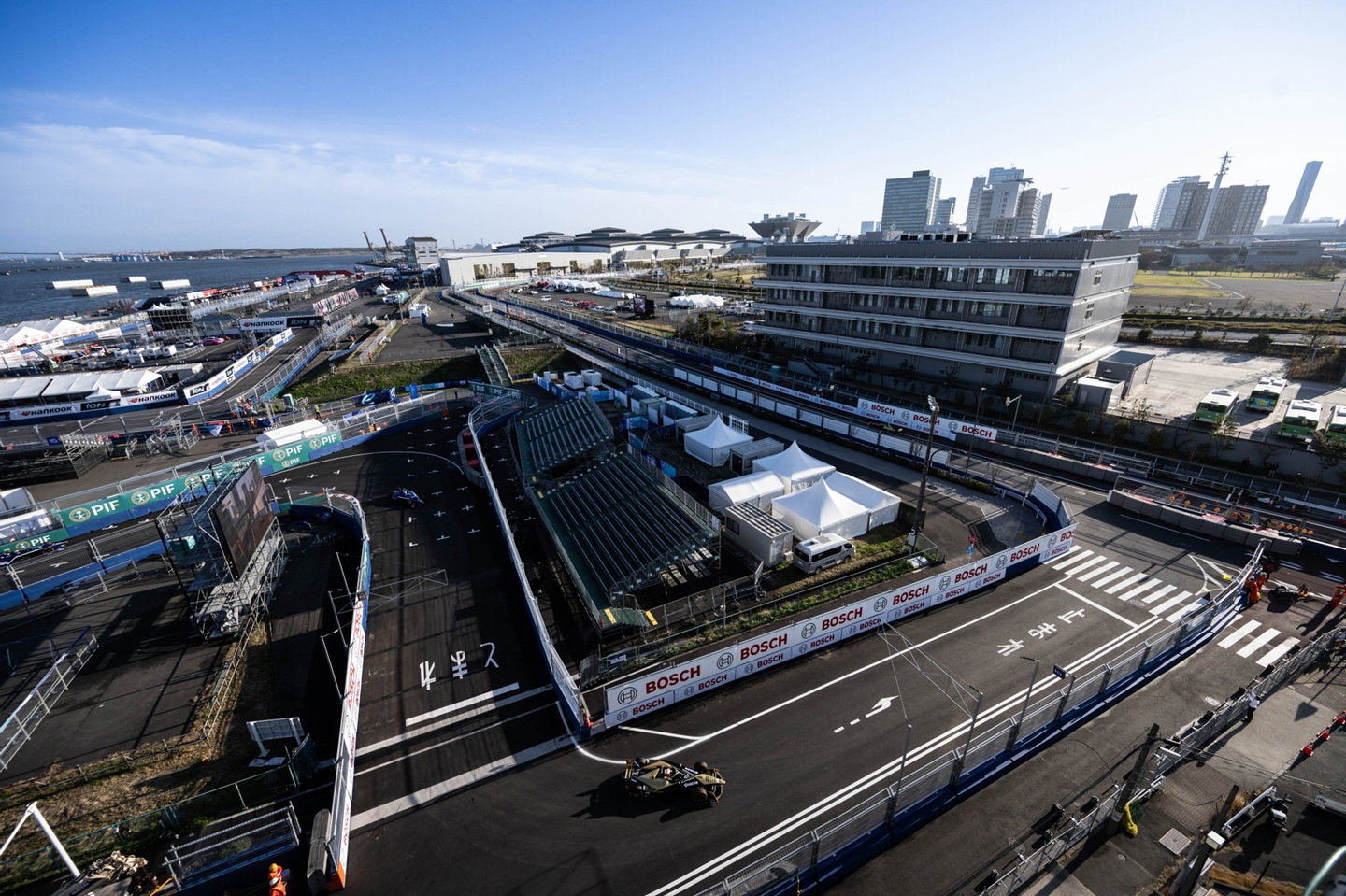 Circuit atmosphere
