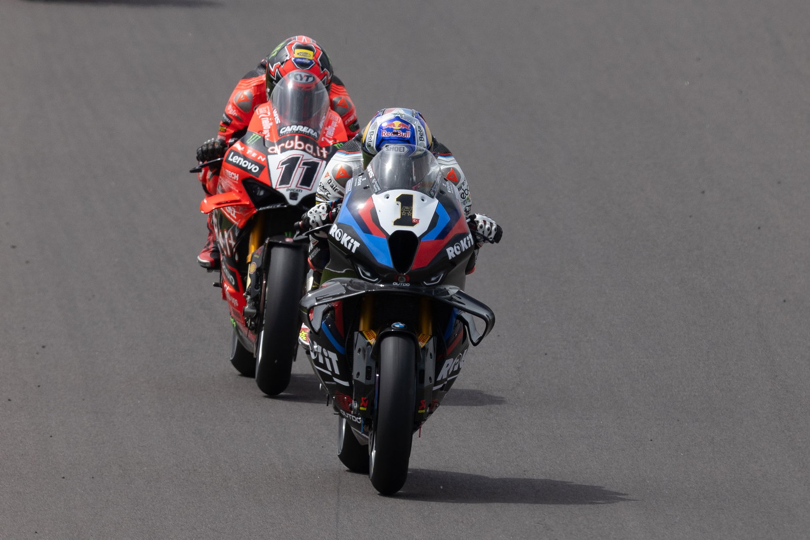 Toprak Razgatlioglu leads Nicolo Bulega, 2025 Italian WorldSBK. Credit: Gold and Goose.