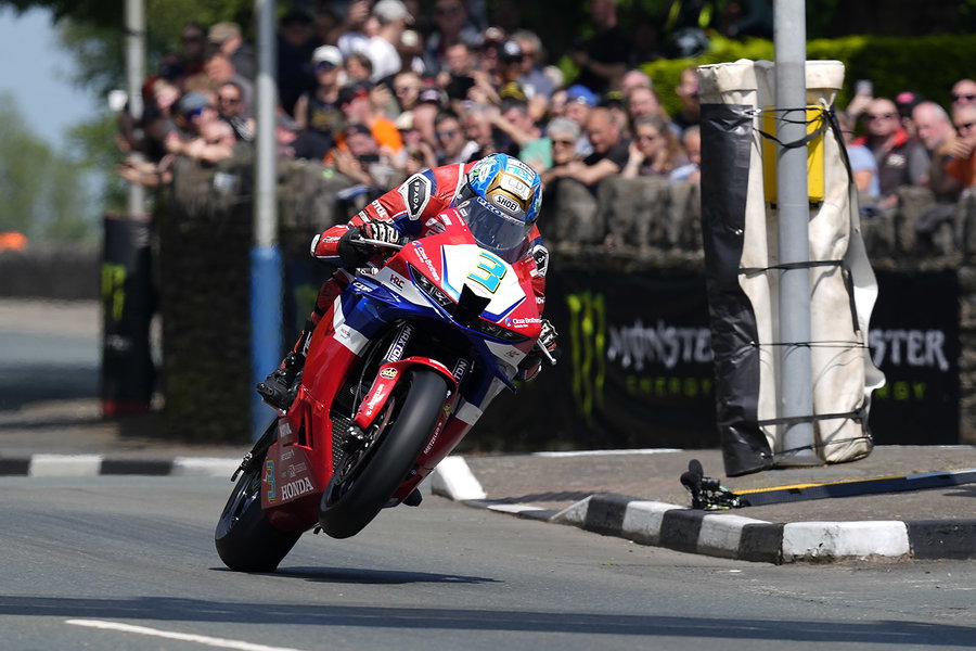 Keanu Reeves' racing team target the Isle of Man TT | Crash.net