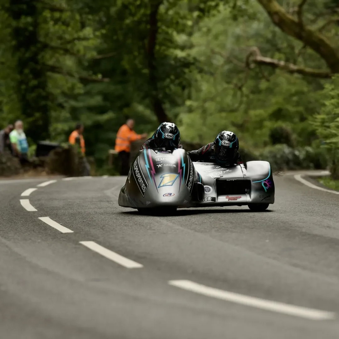 2025 Isle of Man TT: First Sidecar 121mph lap set as Crowes