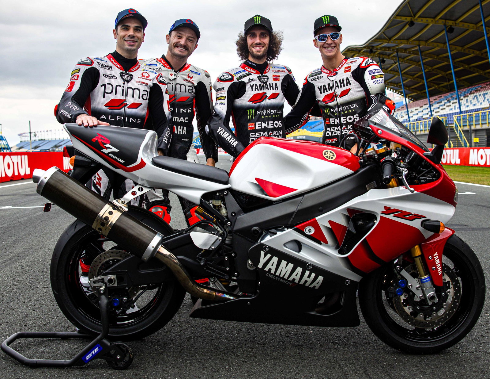 Yamaha MotoGP riders with 1999 R7 livery at Assen.