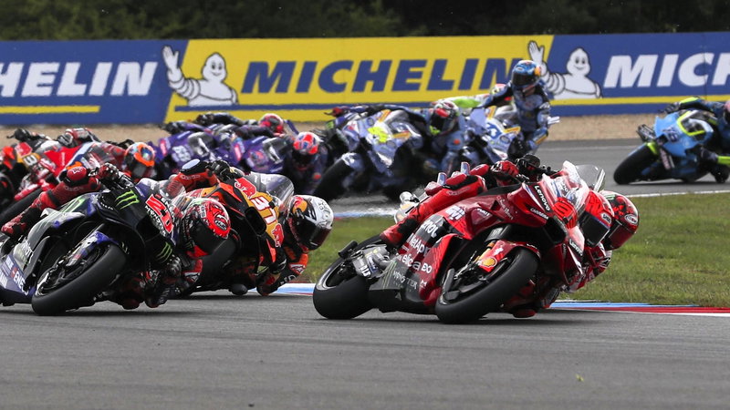 MotoGP Ceko 2025: Marc Marquez Menangi Sprint yang Dibayangi ...