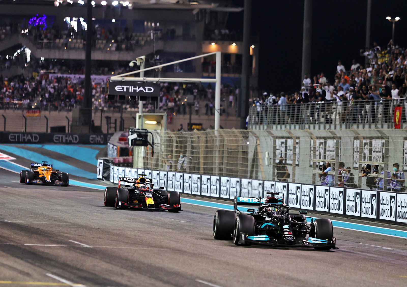 The 2021 F1 title fight ended in controversy 