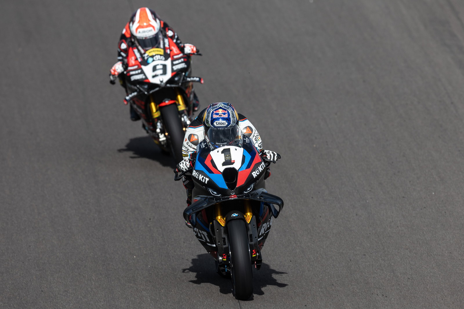 Toprak Razgatlioglu, Danilo Petrucci, 2025 Italian WorldSBK. Credit: Gold and Goose.