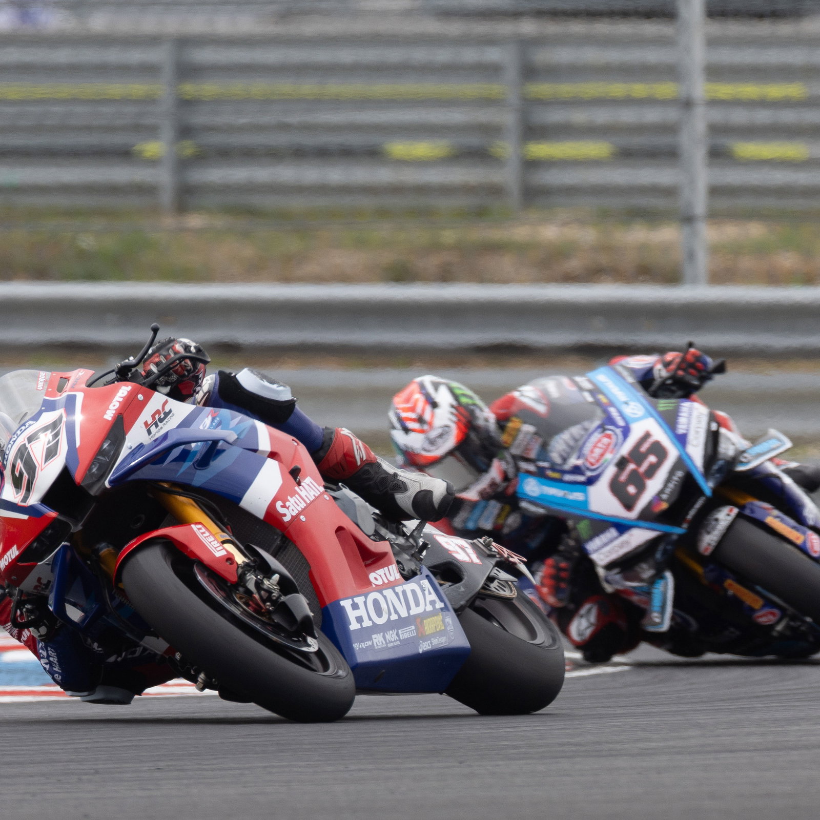 Xavi Vierge, Jonathan Rea, 2025 Hungarian WorldSBK. Credit: Gold and Goose.