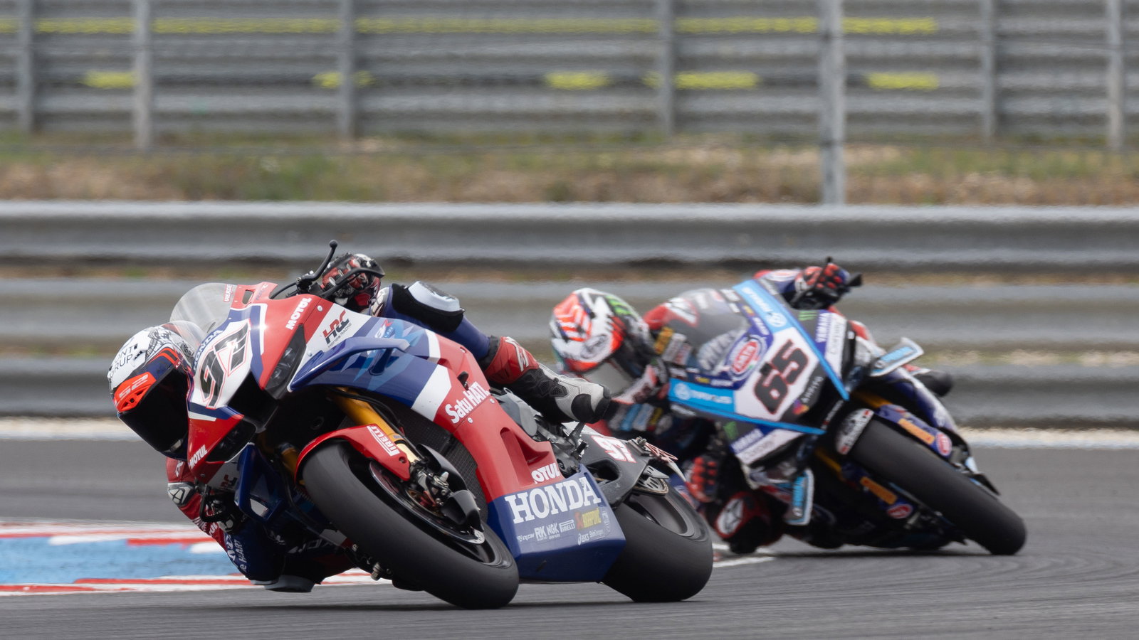 Xavi Vierge, Jonathan Rea, 2025 Hungarian WorldSBK. Credit: Gold and Goose.