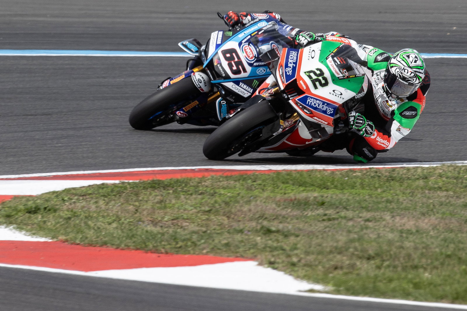 Alex Lowes, Jonathan Rea, 2025 French WorldSBK. Credit: Gold and Goose.