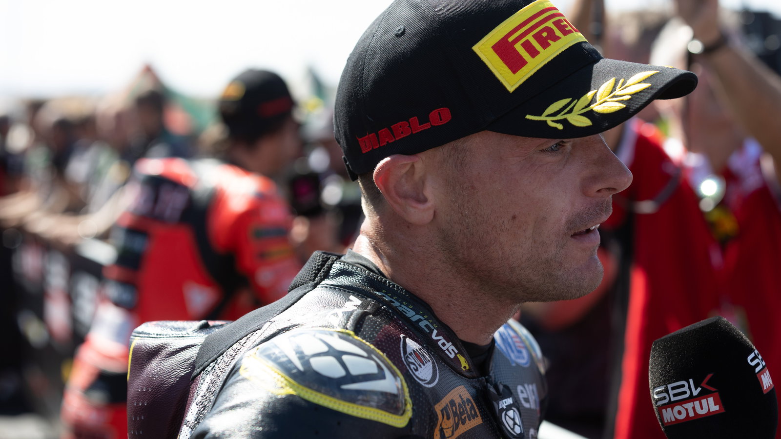 Sam Lowes, 2025 Aragon WorldSBK, parc ferme. Credit: Gold and Goose.
