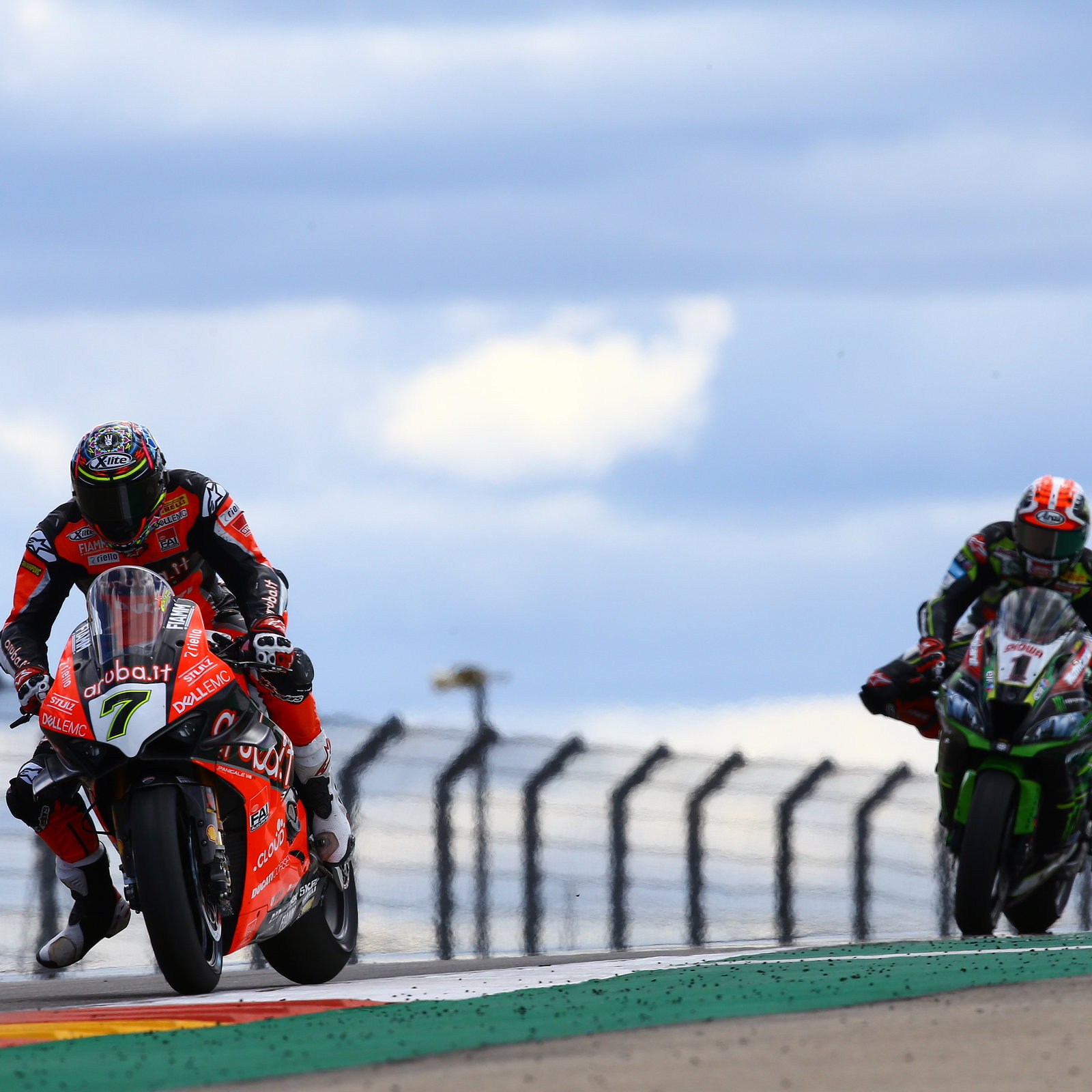 Chaz Davies leads Jonathan Rea, 2019 Aragon WorldSBK. Credit: Gold and Goose.