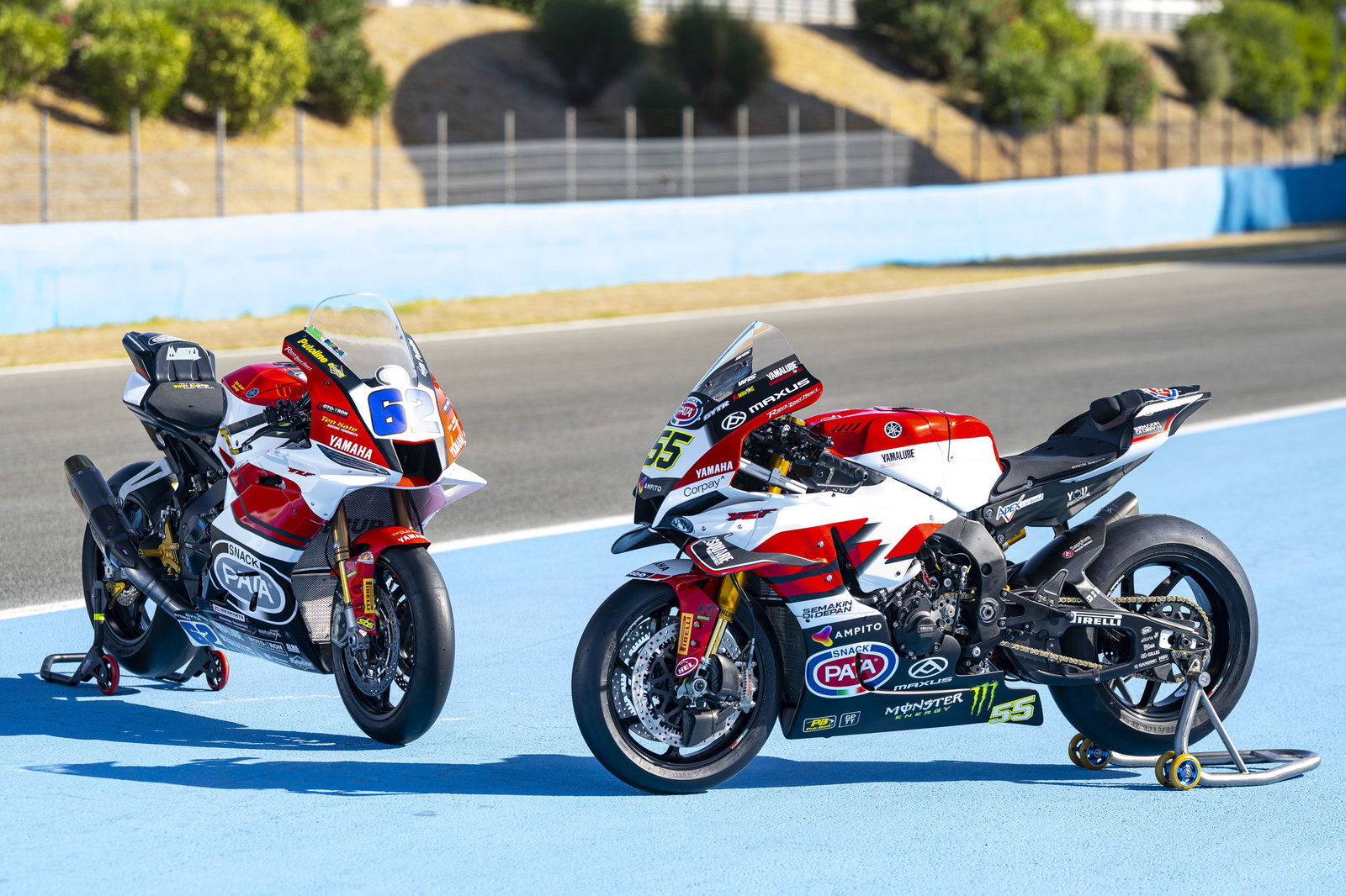 Stefano Manzi's Yamaha R9 and Andrea Locatelli's Yamaha R1 in Yamaha 70th anniversary colours, 2025 Spanish WorldSBK. Credit: Yamaha.