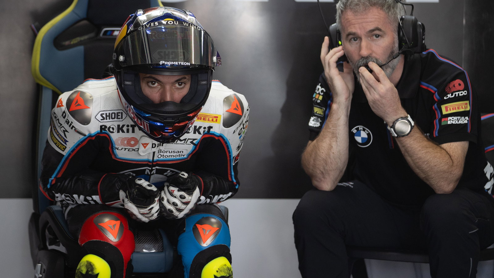 Toprak Razgatlioglu, Phil Marron, 2025 Estoril WorldSBK, pit box. Credit: Gold and Goose.