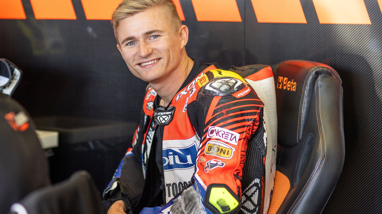 Ryan Vickers, 2025 Estoril WorldSBK, pit box. Credit: Gold and Goose.