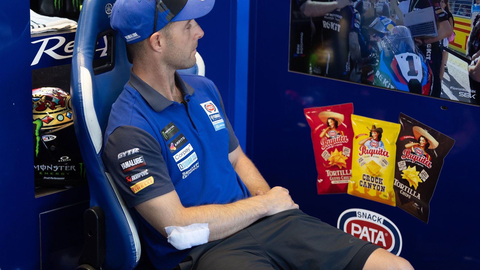 Jonathan Rea, 2025 Spanish WorldSBK, pit box. Credit: Gold and Goose.