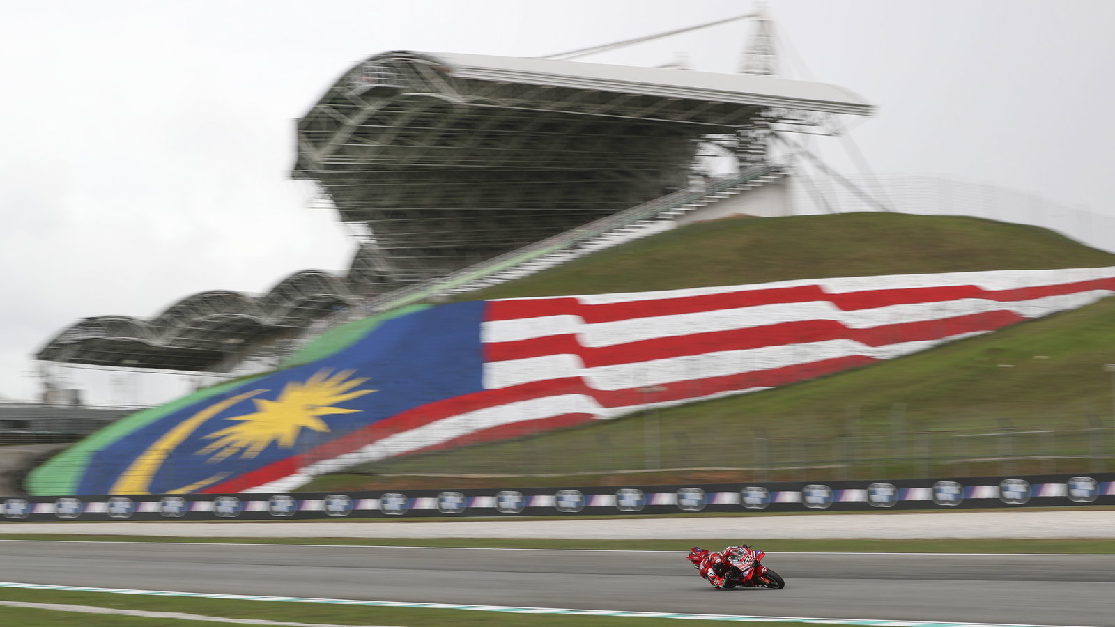 Francesco Bagnaia, 2025 MotoGP Malaysian Grand Prix. Credit: Gold and Goose.