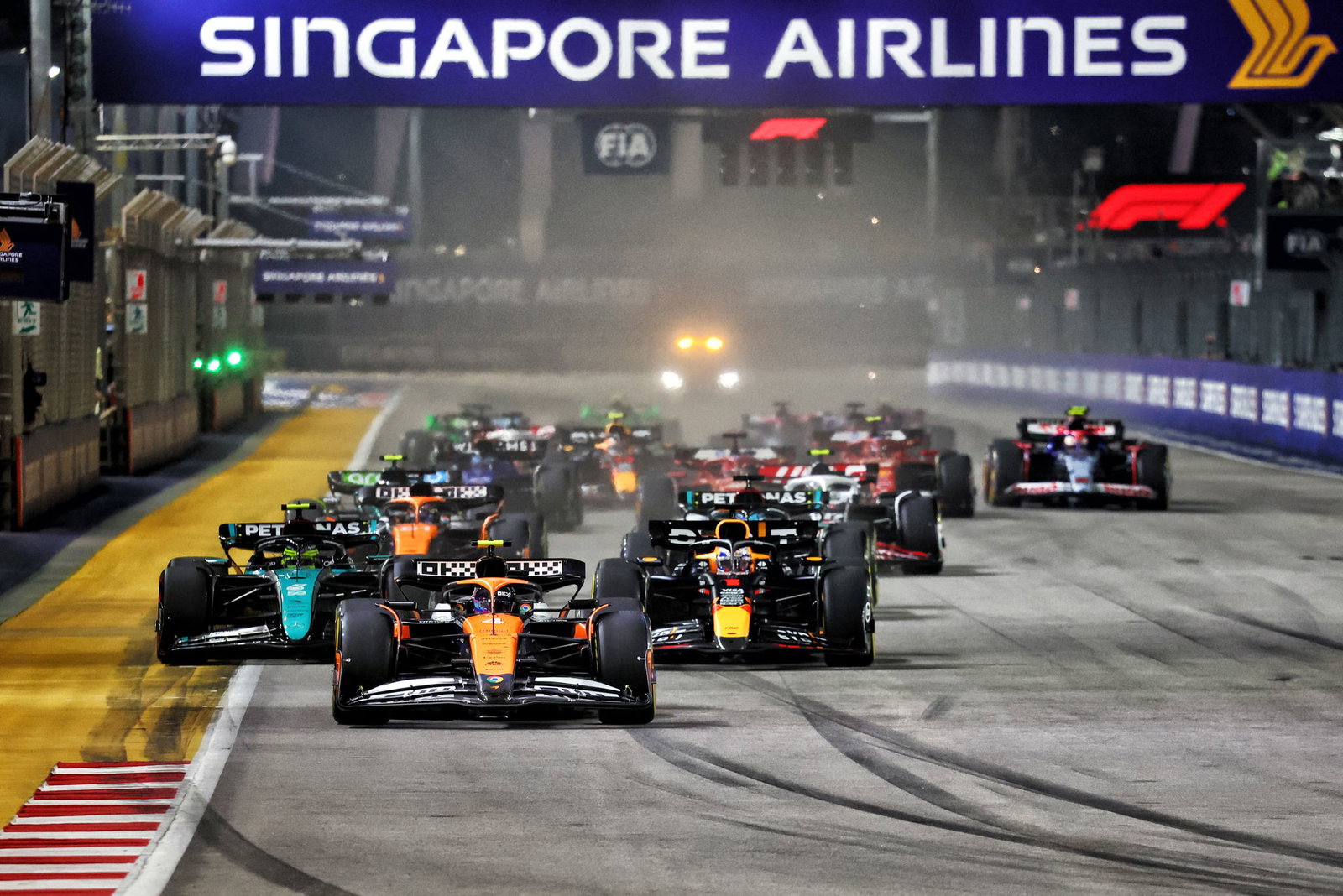 Start of the 2024 Singapore Grand Prix