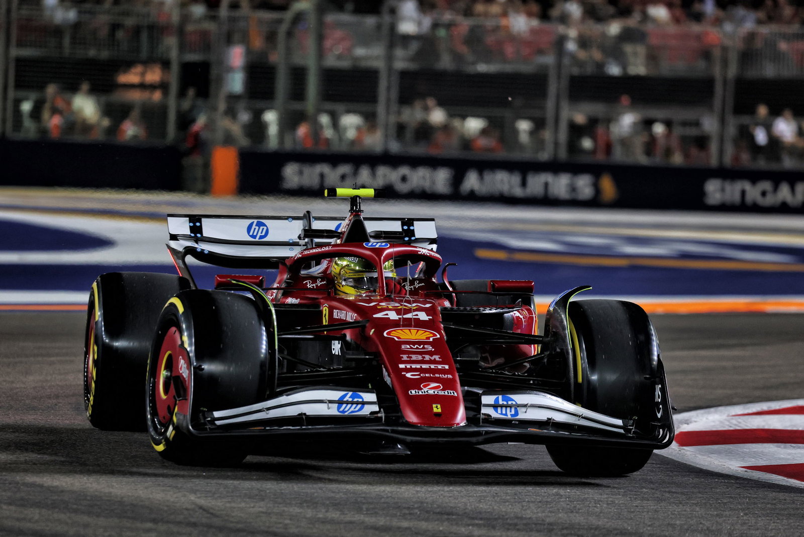 Lewis Hamilton A F1日本GP 2025 チャリティのぼり 2025年F1日本GP「ドライバー応援のぼり」限定販売へ─収益は日本赤十字