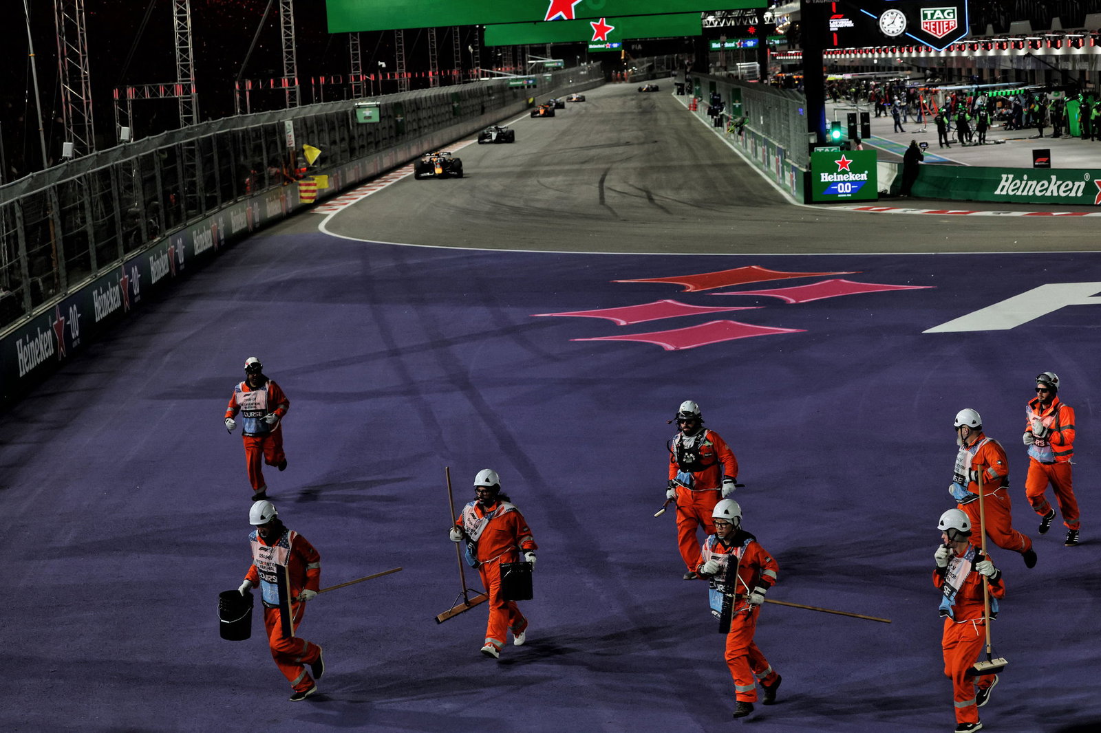 Marshals were still on track as the field approached 