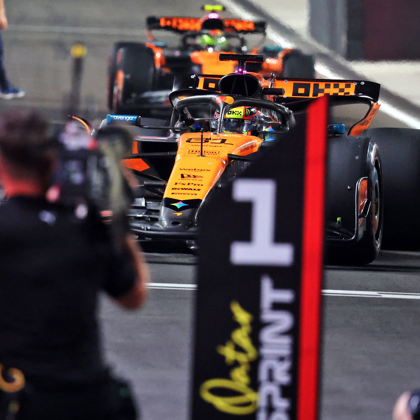 Piastri starts on pole