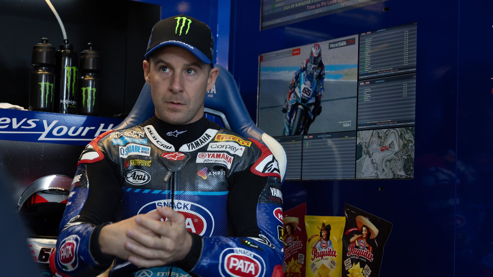 Jonathan Rea, 2025 Spanish WorldSBK, pit box. Credit: Gold and Goose.
