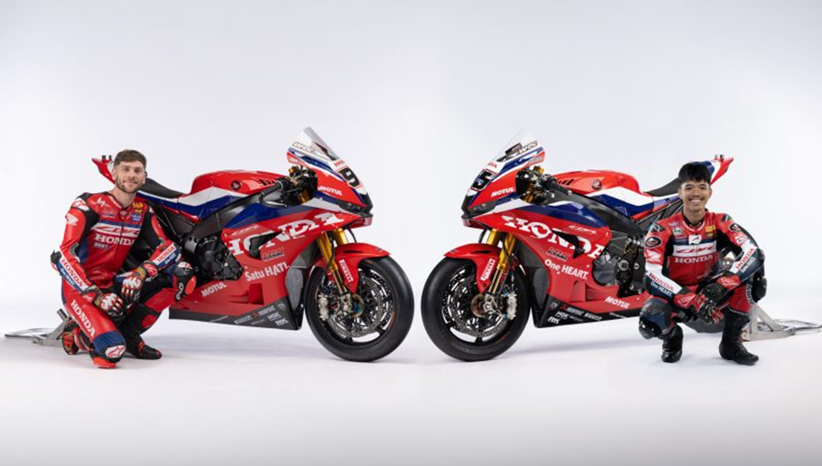 Jake Dixon & Somkiat Chantra with 2026 Honda HRC WorldSBK bikes. Credit: Gold and Goose.