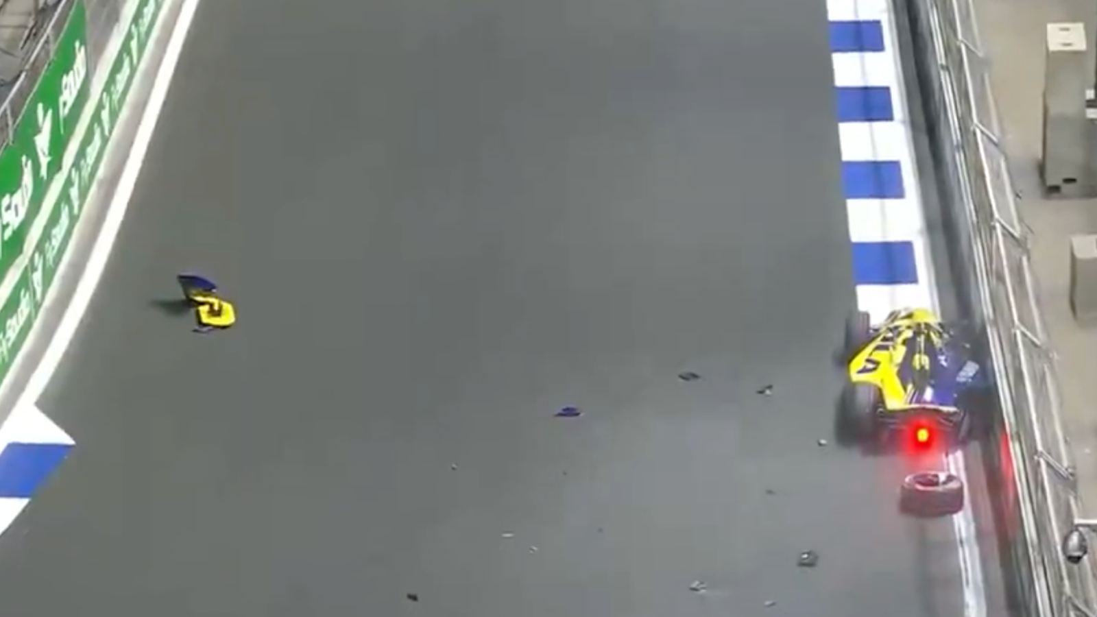 Izzy Hammond crashes a Formula E car in Jeddah