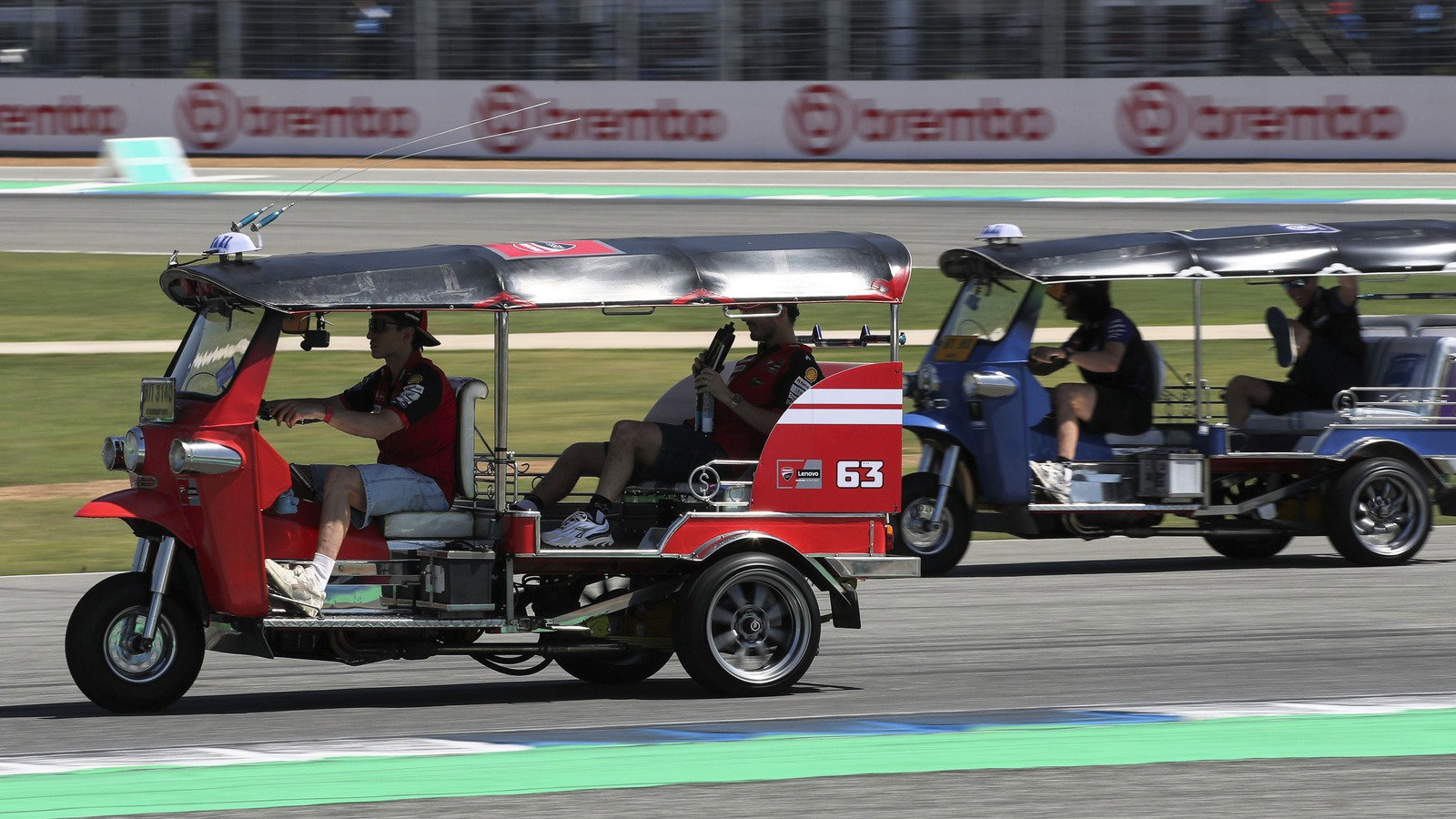 Marc Marquez, Francesco Bagnaia, Tuk-Tuk race, 2026 Thai MotoGP