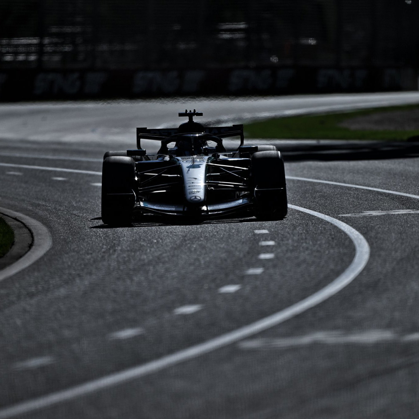 Mercedes looks the team to beat in Melbourne 