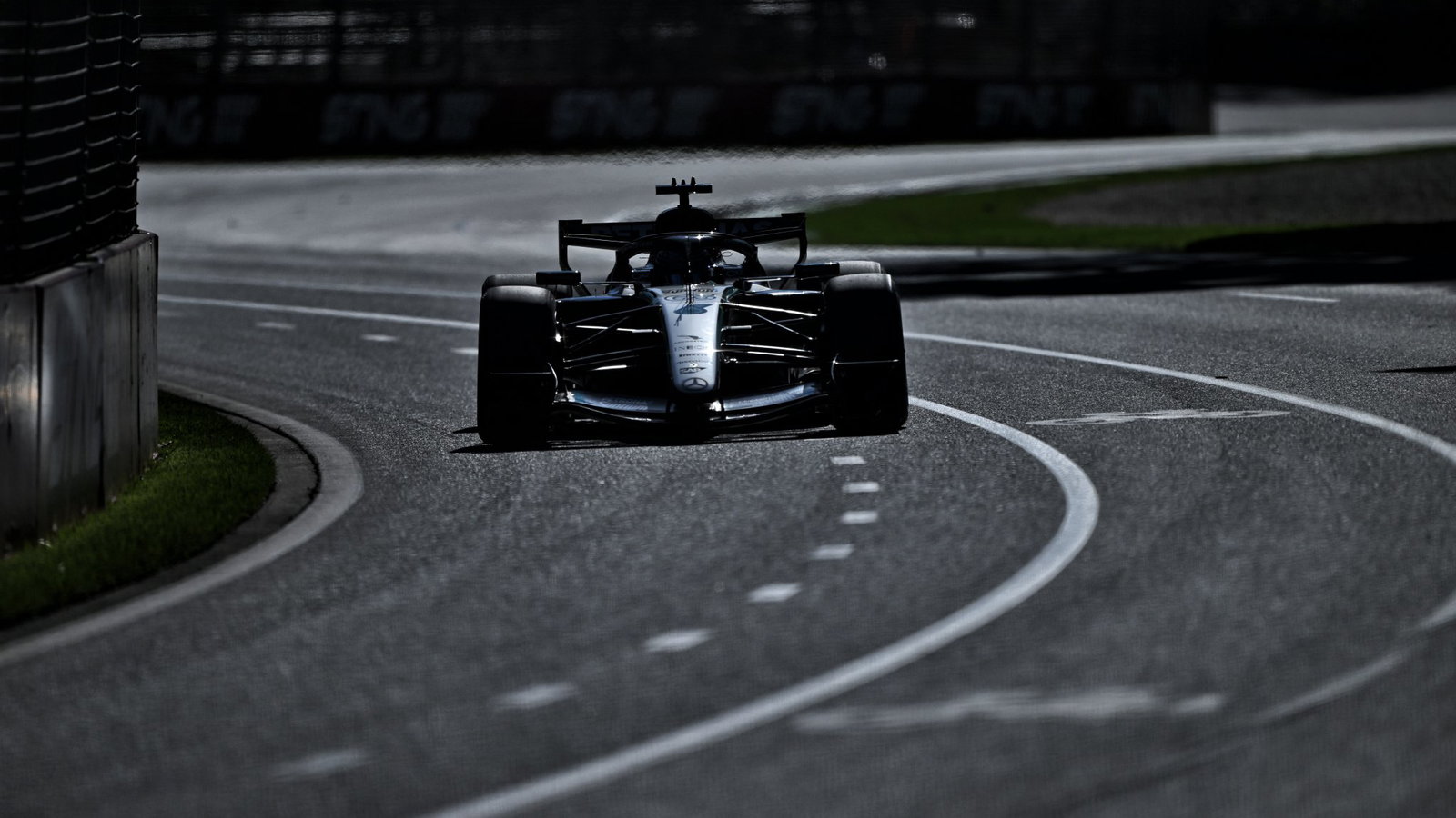 Mercedes looks the team to beat in Melbourne 