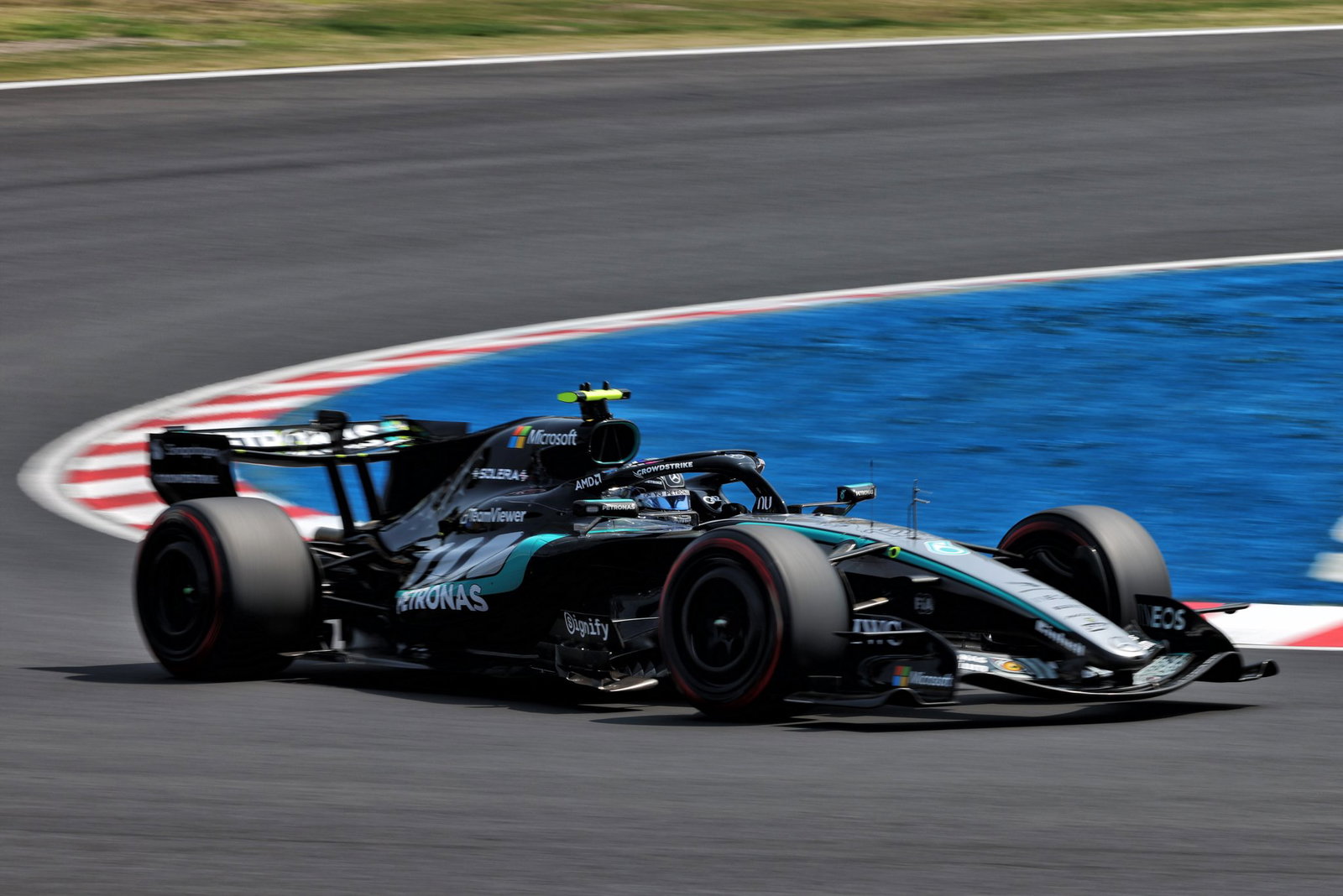 Antonelli made it back-to-back F1 poles in Japan 