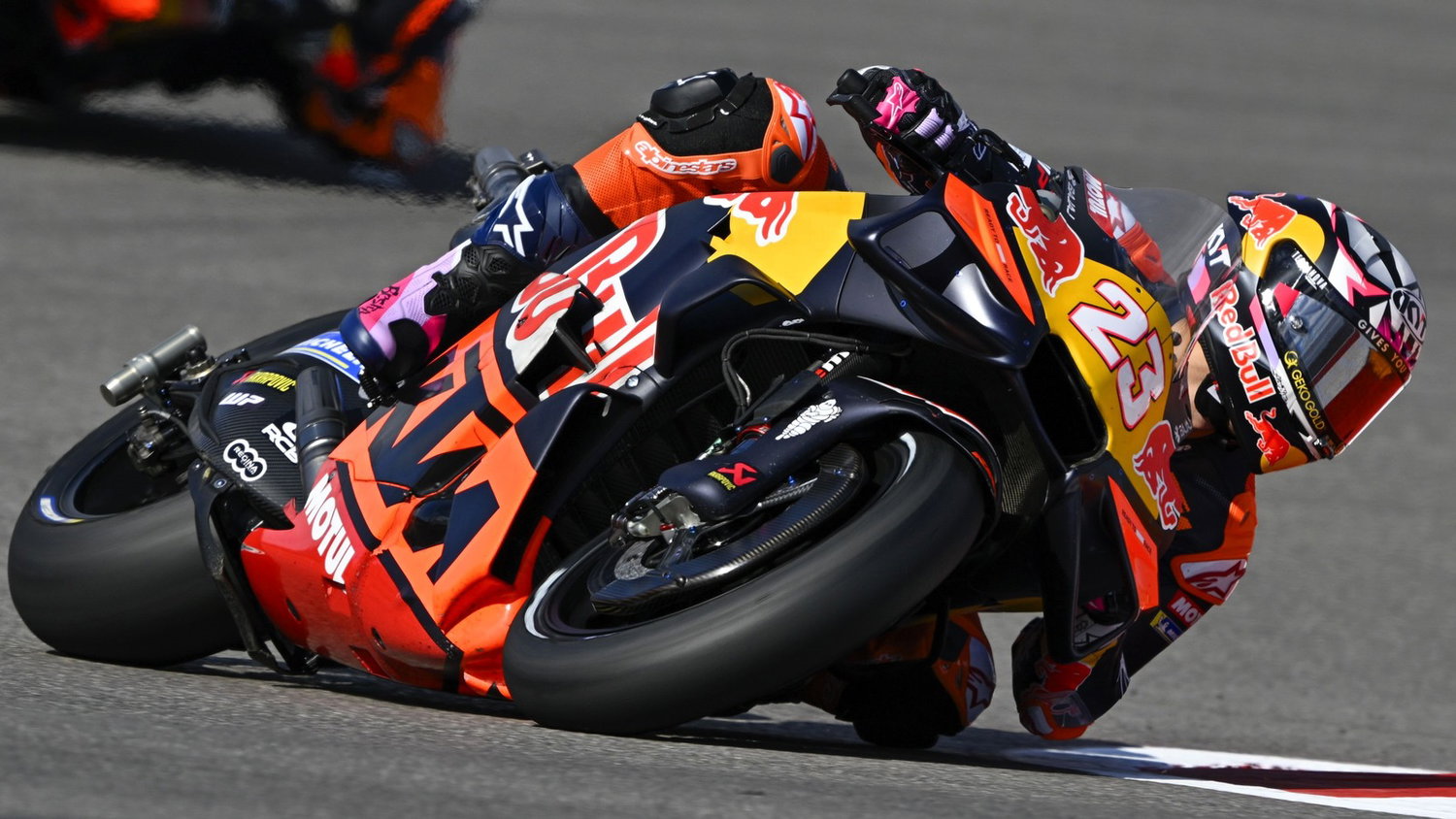F1 Rider Riding Style Ex-F1 team boss Guenther Steiner labels MotoGP riders