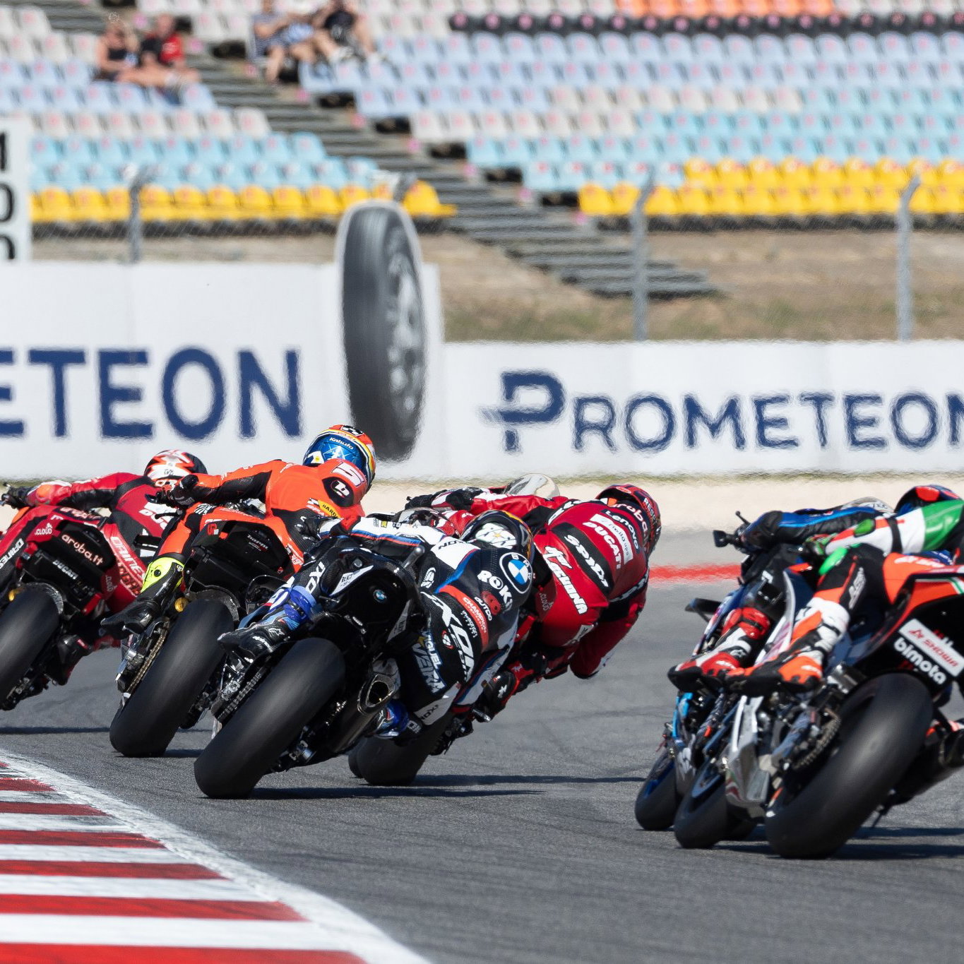 WorldSBK field at 2026 Portuguese WorldSBK. Credit: Gold and Goose.