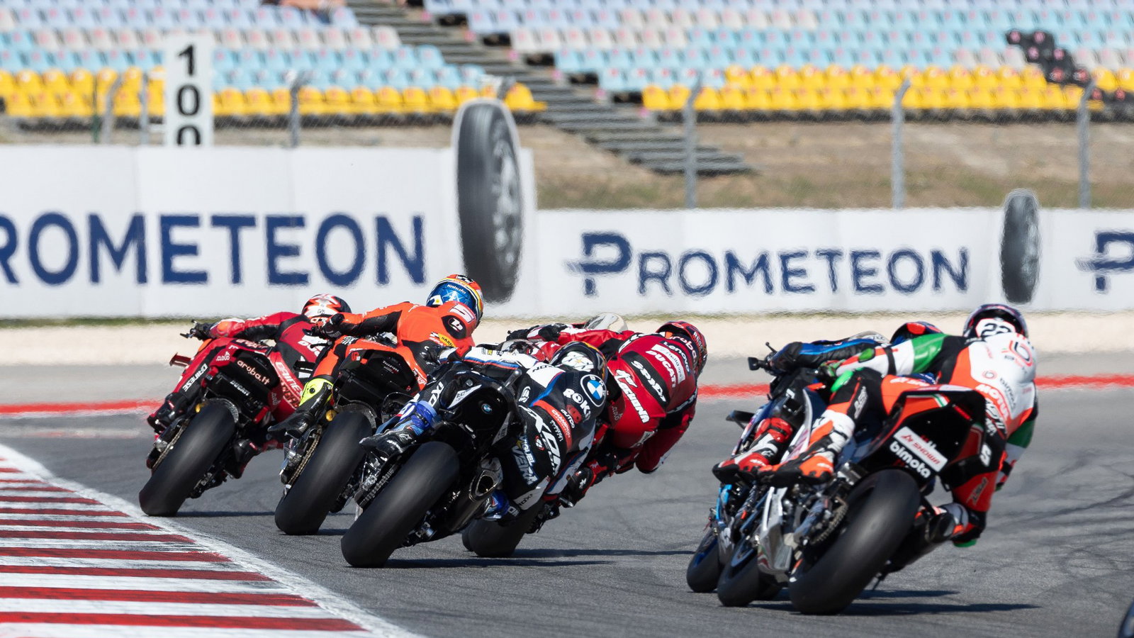 WorldSBK field at 2026 Portuguese WorldSBK. Credit: Gold and Goose.