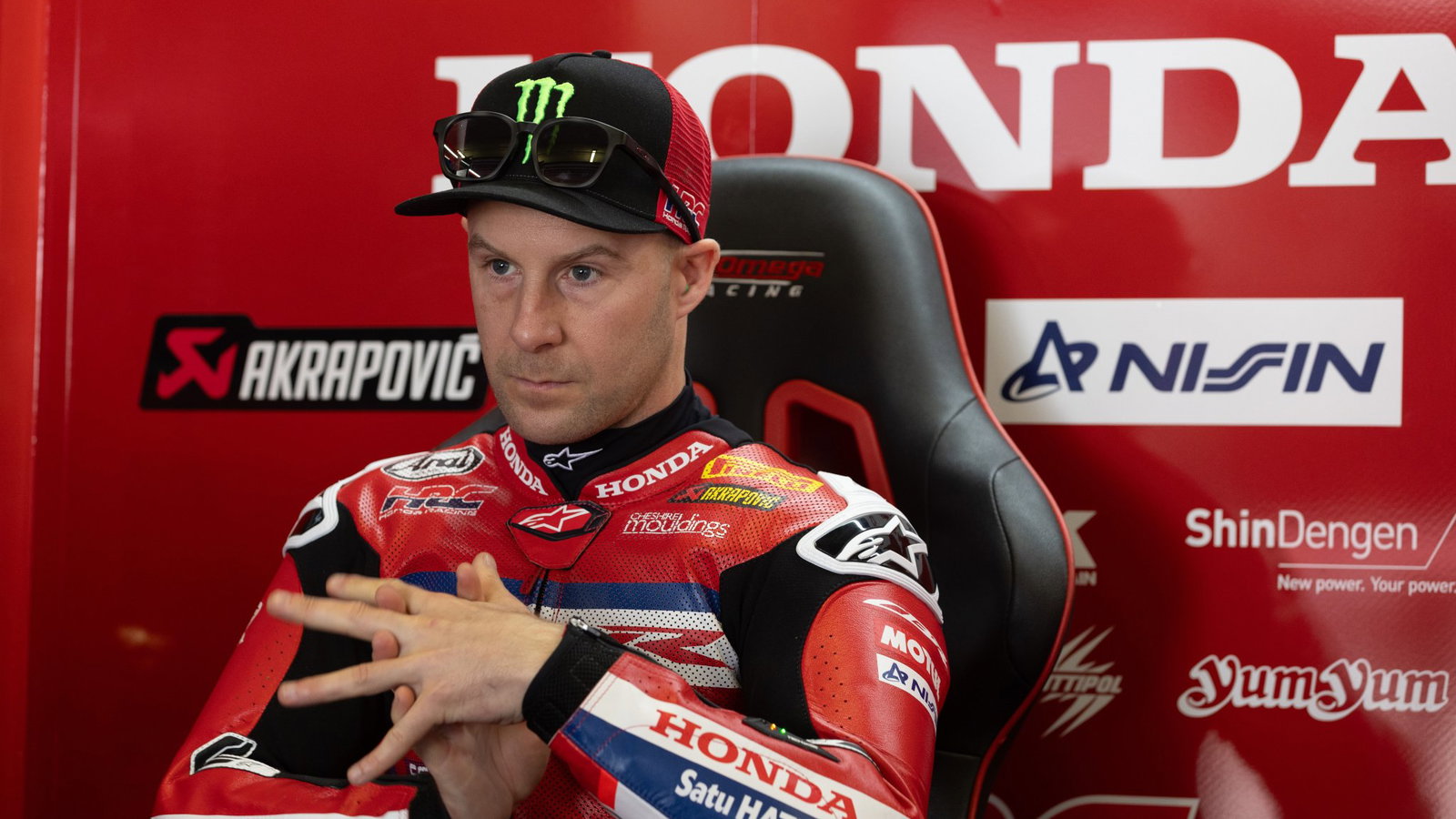 Jonathan Rea, 2026 Portuguese WorldSBK, pit box. Credit: Gold and Goose.