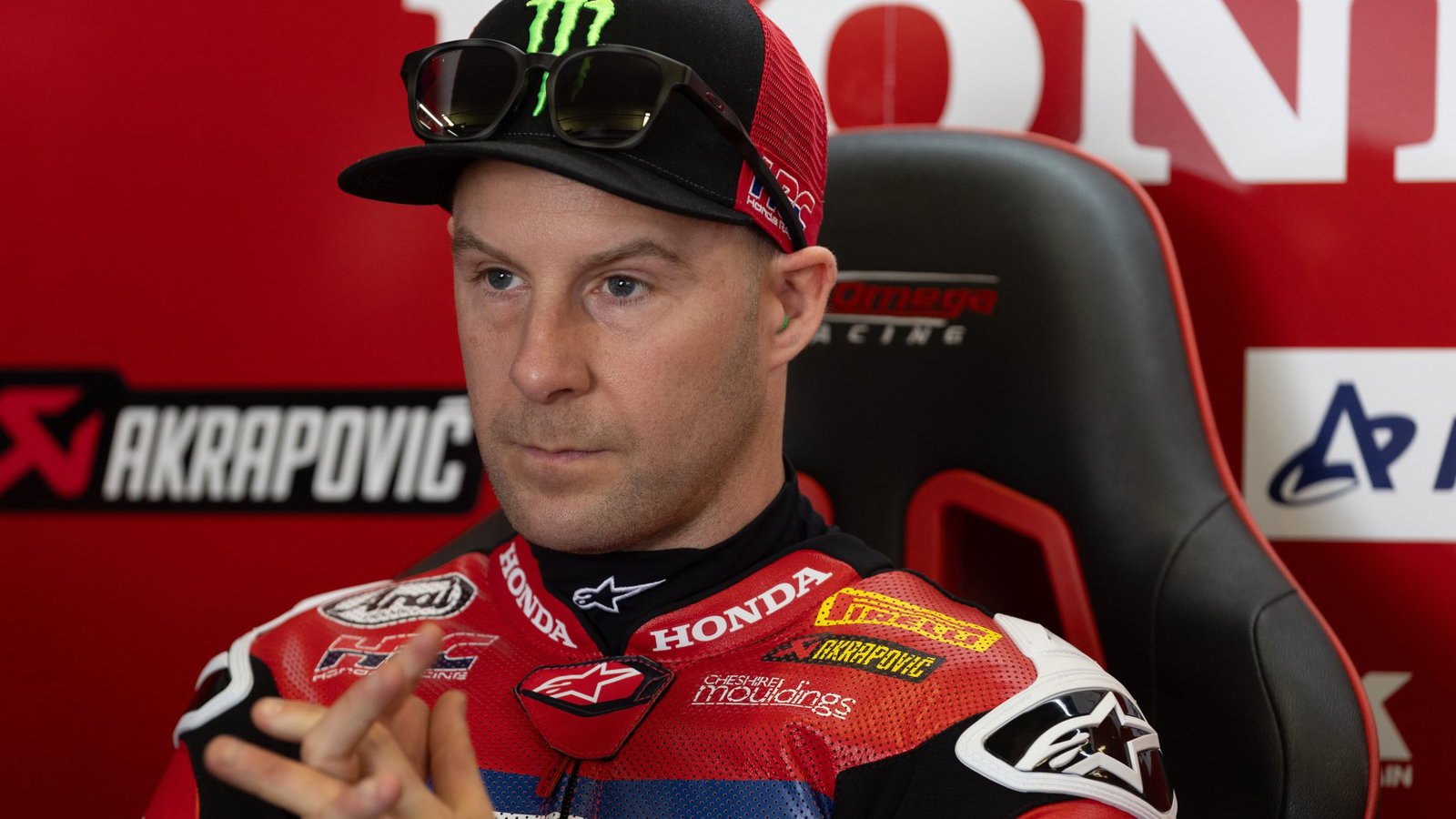 Jonathan Rea, 2026 Portuguese WorldSBK, pit box. Credit: Gold and Goose.