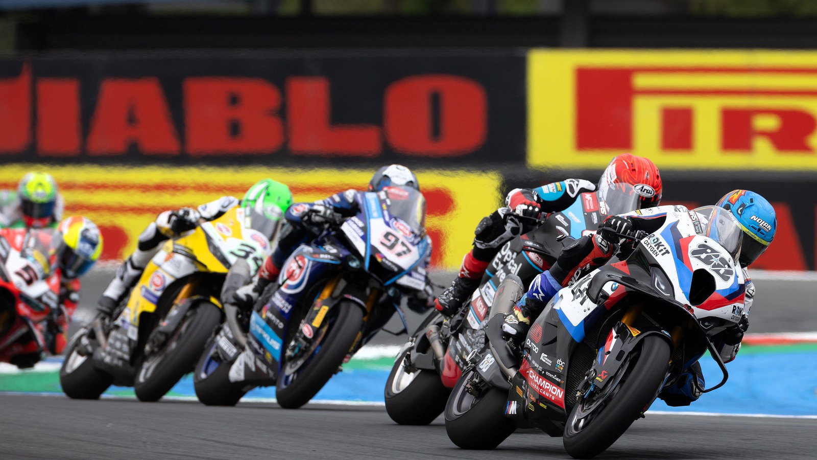 Mackenzie charge “backfires” in Assen WorldSBK rain, “Moto3 chaos