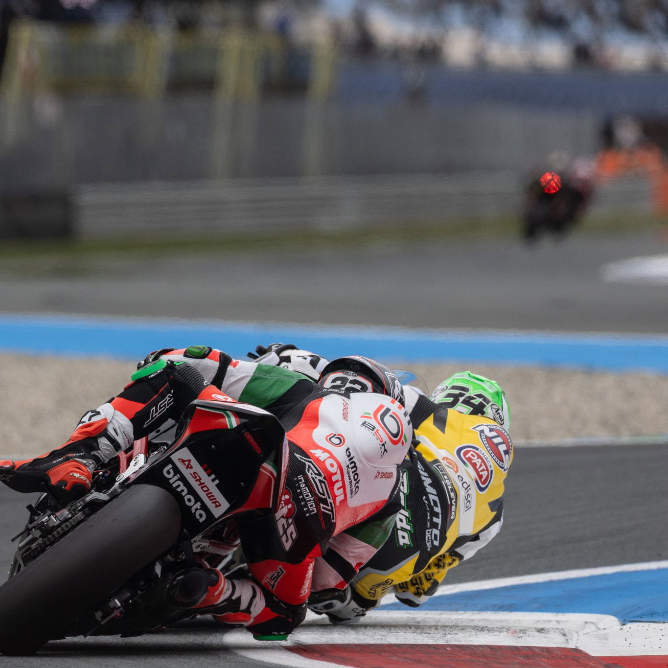 Alex Lowes chases Lorenzo Baldassarri, 2026 Dutch WorldSBK. Credit: Gold and Goose.