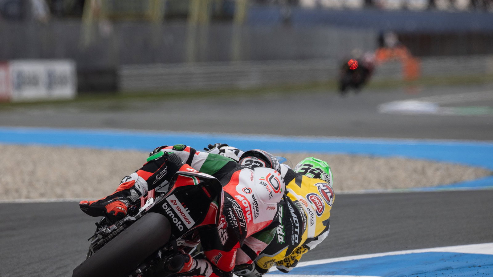 Alex Lowes chases Lorenzo Baldassarri, 2026 Dutch WorldSBK. Credit: Gold and Goose.