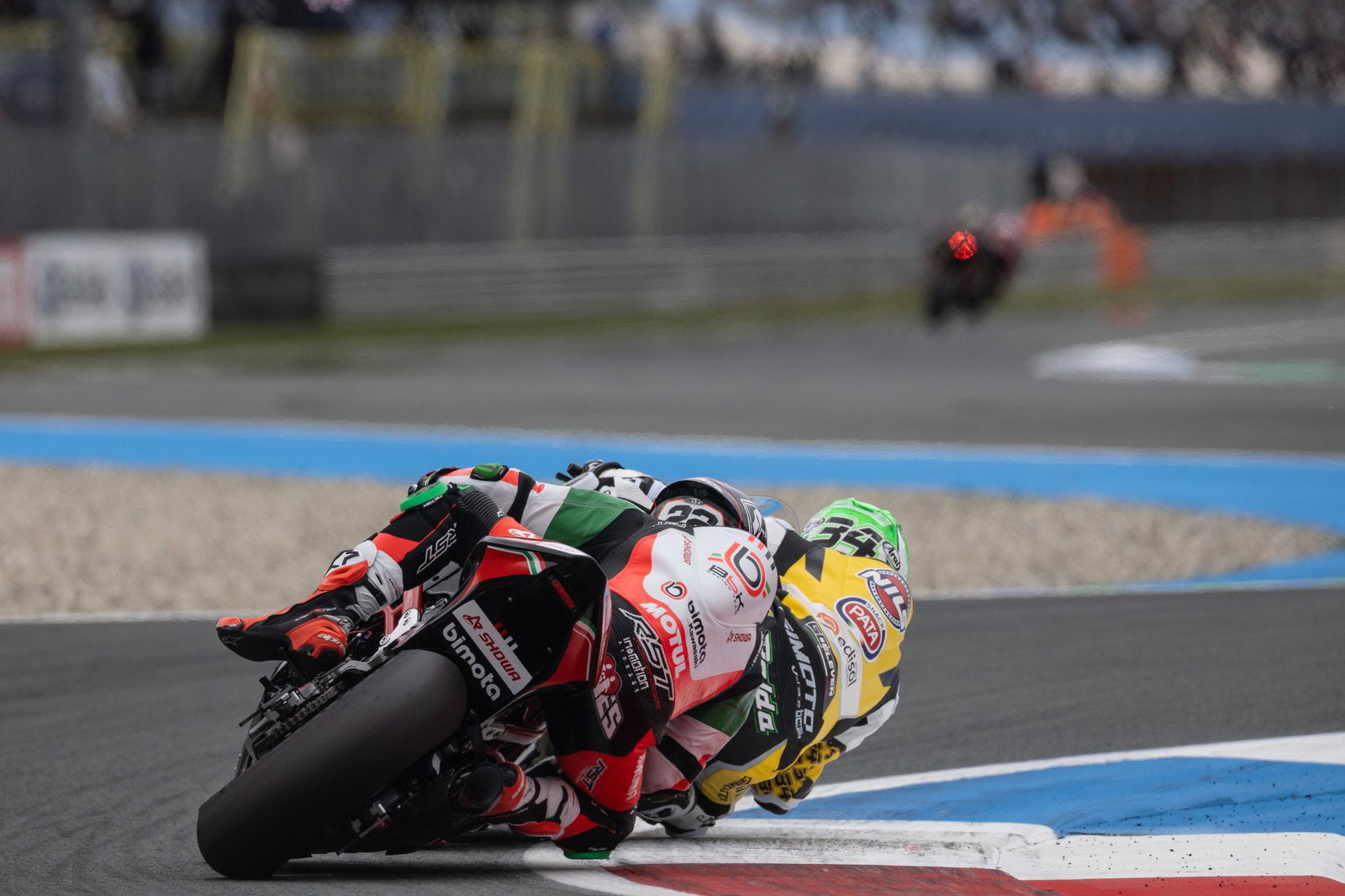 Alex Lowes chases Lorenzo Baldassarri, 2026 Dutch WorldSBK. Credit: Gold and Goose.