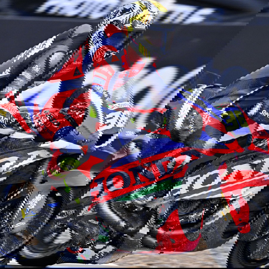 Joan Mir riding with bike damage, Final Practice, 2026 Spanish MotoGP.