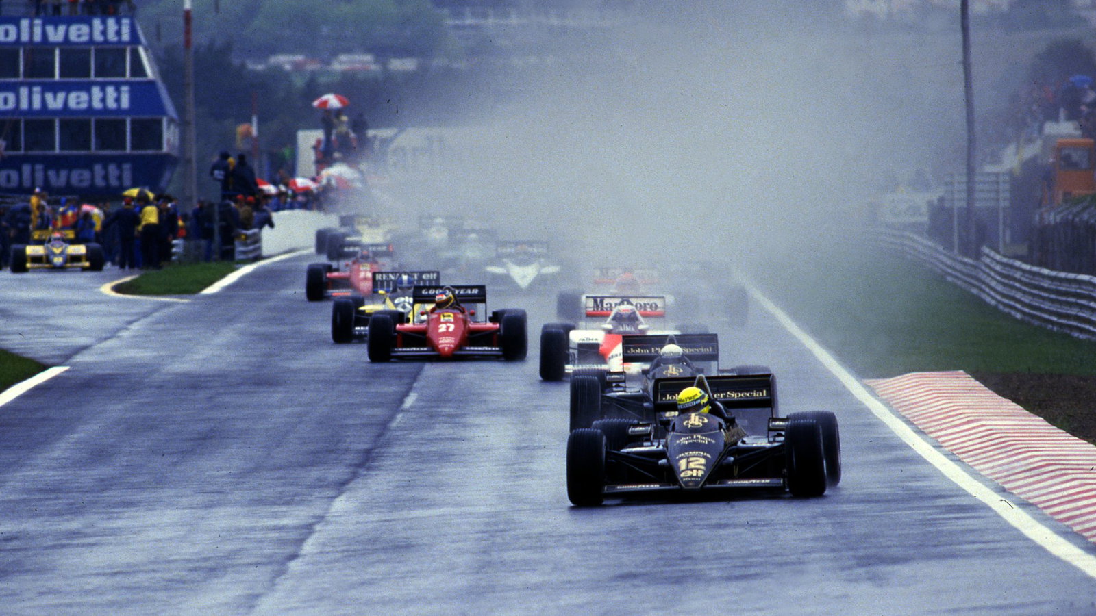 Senna leads the 1985 Portuguese Grand Prix. 