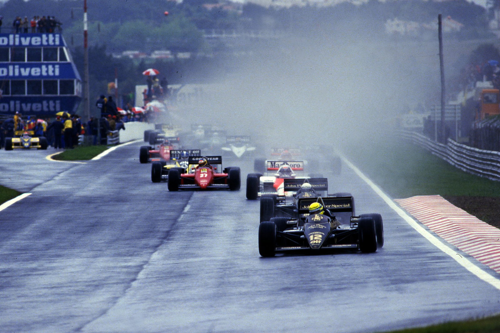 Senna leads the 1985 Portuguese Grand Prix. 