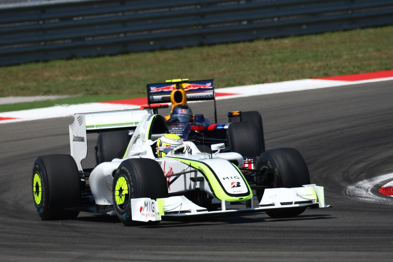 Button defends from Vettel at the 2009 Turkish Grand Prix