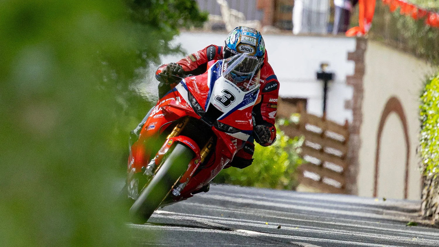 Dean Harrison dominates Superbike race at 2026 Isle of Man TT | Crash.net